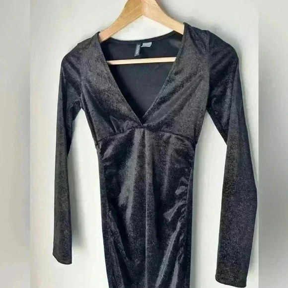 H&M Black Velvet Whimsigoth V-Neck Long SleevDress Witchy Vampy Romantic Goth XS - Picture 3 of 8
